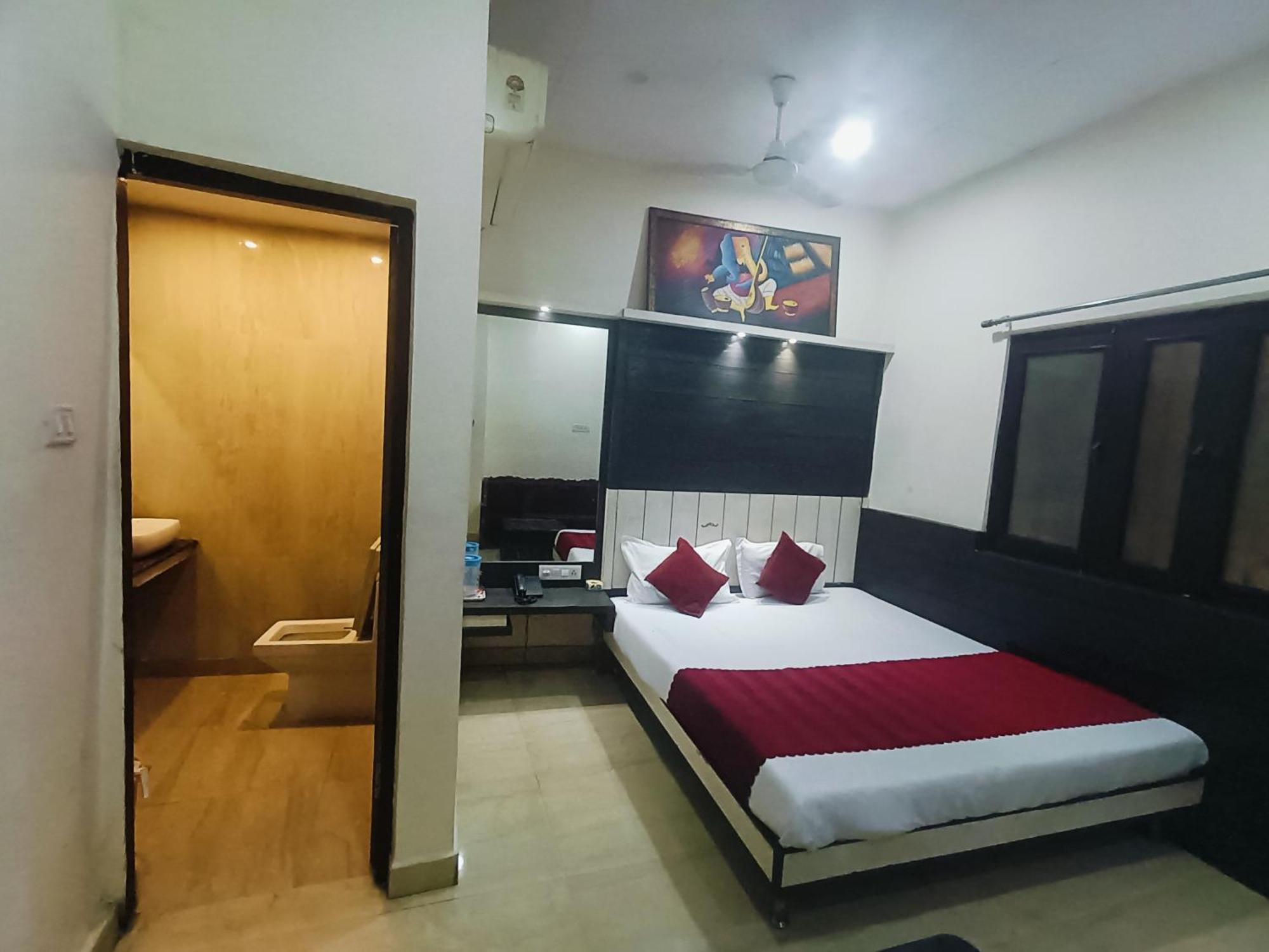 Hare Krishna Main Bazar Hotel New Delhi Exterior foto