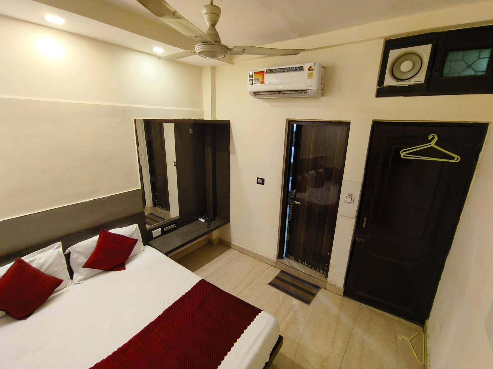 Hare Krishna Main Bazar Hotel New Delhi Exterior foto