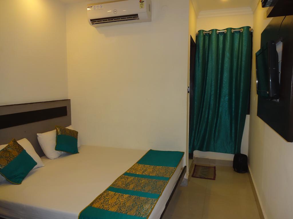 Hare Krishna Main Bazar Hotel New Delhi Exterior foto