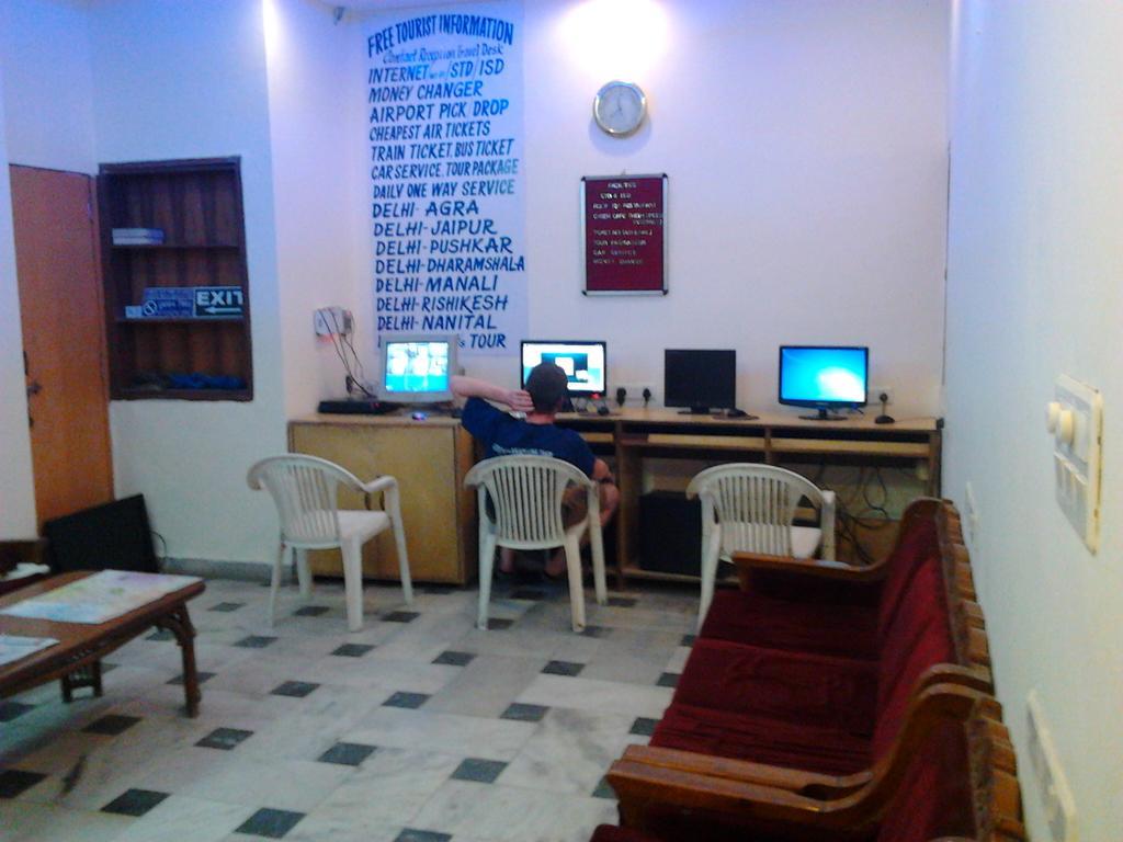 Hare Krishna Main Bazar Hotel New Delhi Exterior foto
